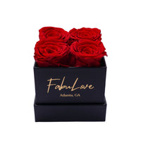 Boeket met Vier Eeuwige Rozen in Cadeaubox