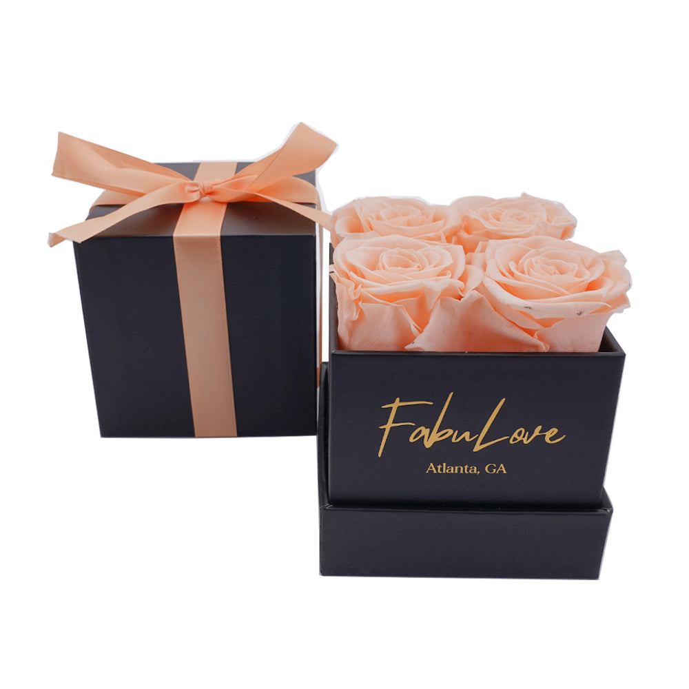 Boeket met Vier Eeuwige Rozen in Cadeaubox
