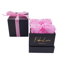 Boeket met Vier Eeuwige Rozen in Cadeaubox