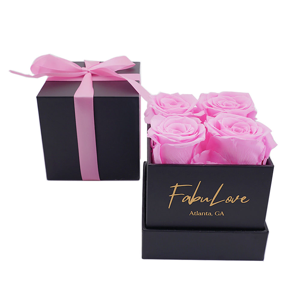 Boeket met Vier Eeuwige Rozen in Cadeaubox
