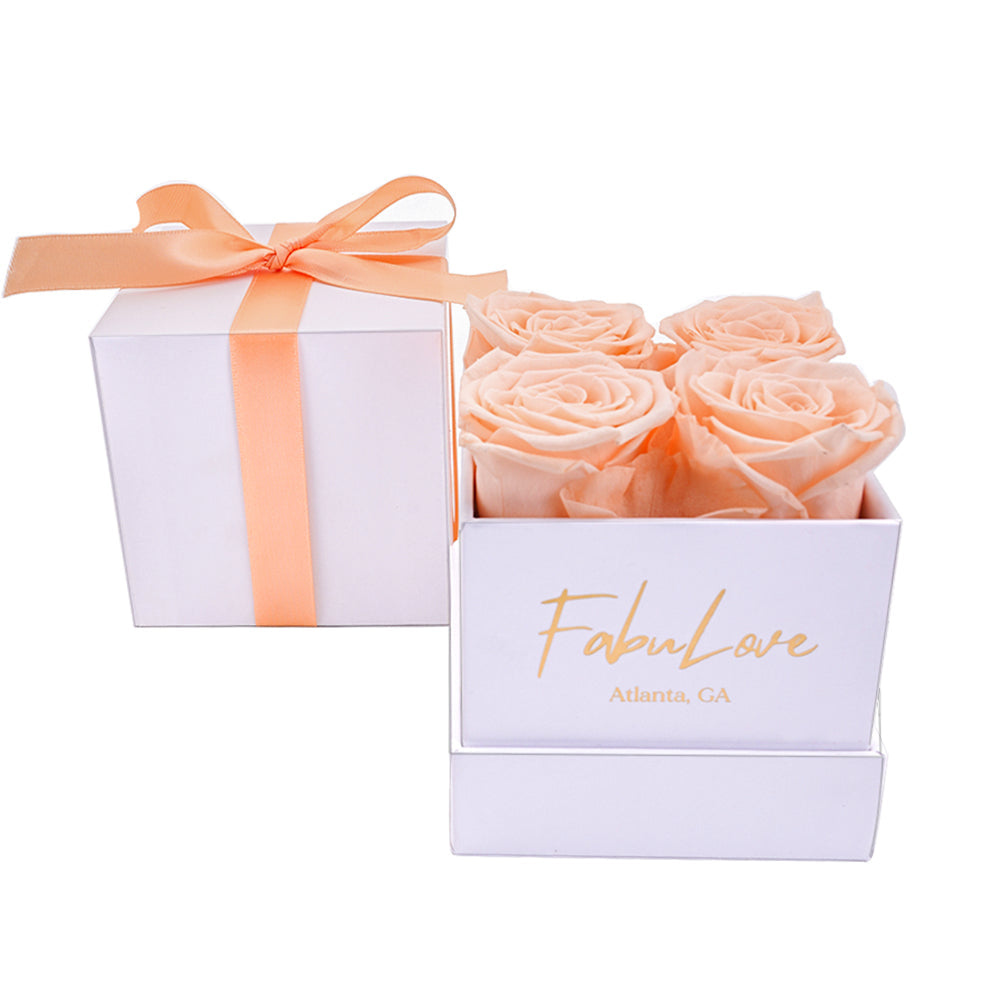 Boeket met Vier Eeuwige Rozen in Cadeaubox