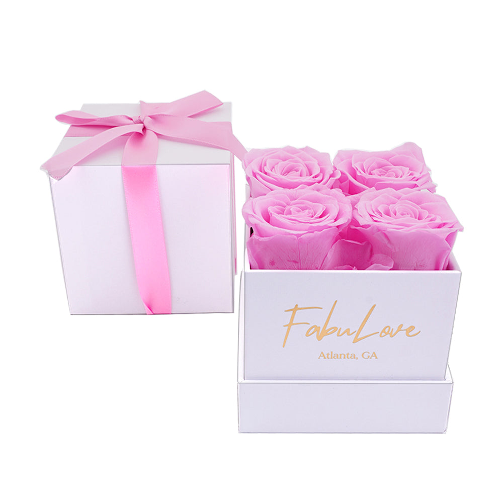 Boeket met Vier Eeuwige Rozen in Cadeaubox