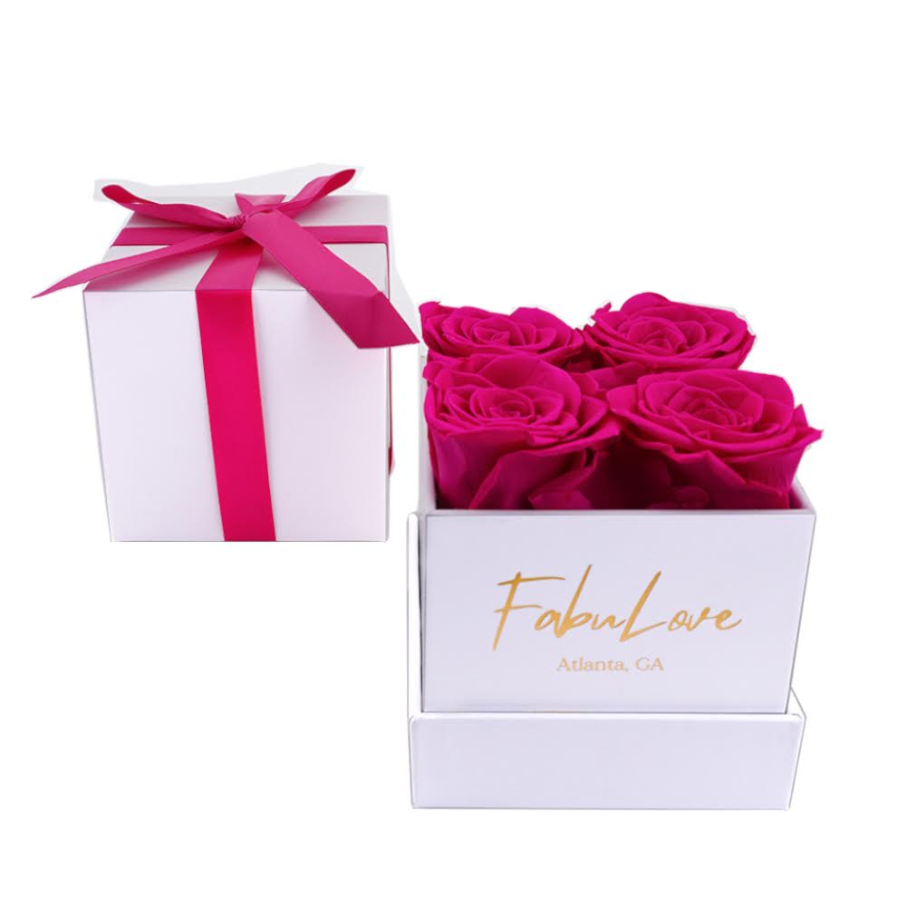 Boeket met Vier Eeuwige Rozen in Cadeaubox