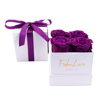 Boeket met Vier Eeuwige Rozen in Cadeaubox